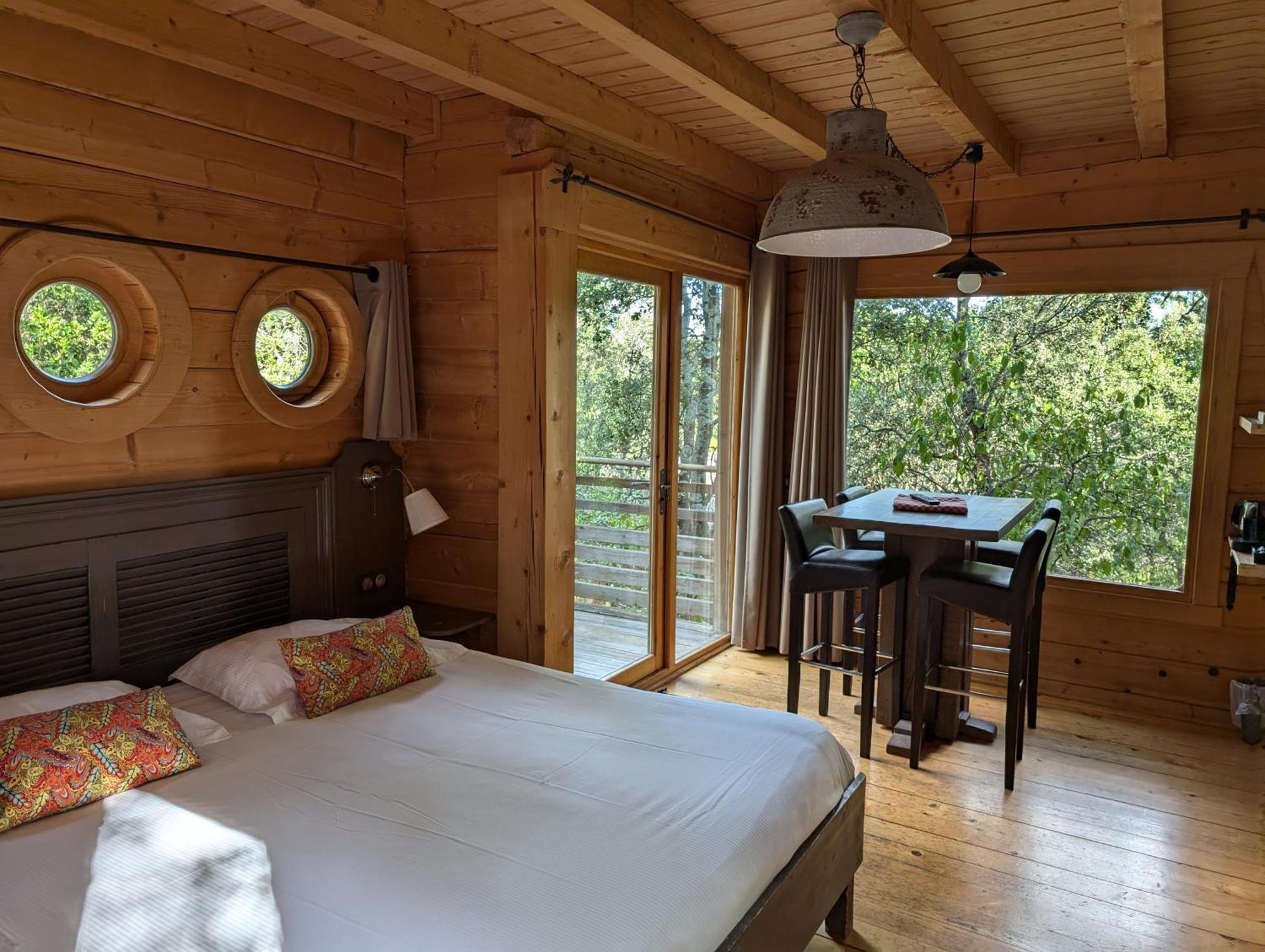 Les Cabanes Dans Les Bois Logis Hotel Villedubert Exterior foto