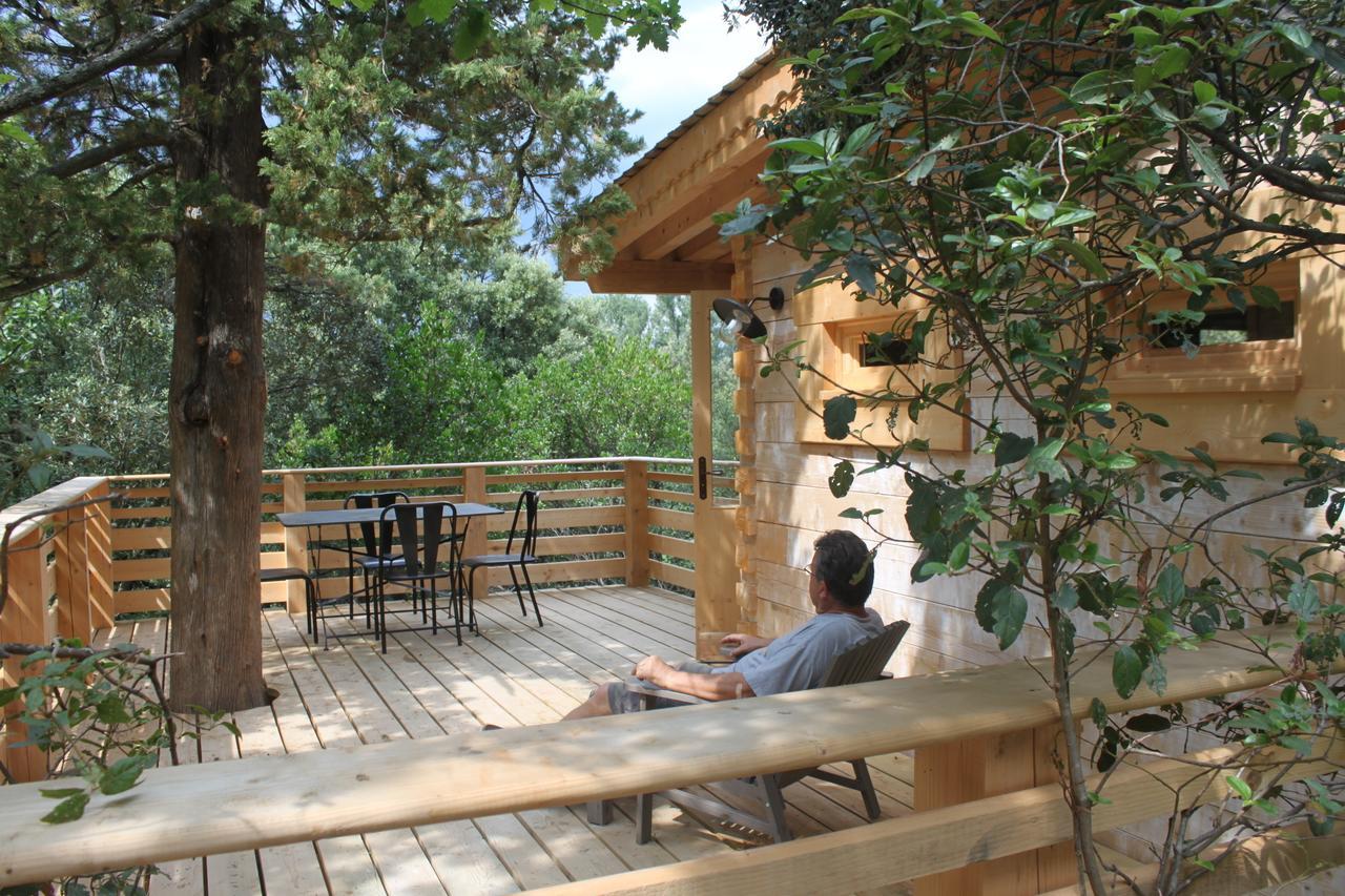 Les Cabanes Dans Les Bois Logis Hotel Villedubert Exterior foto