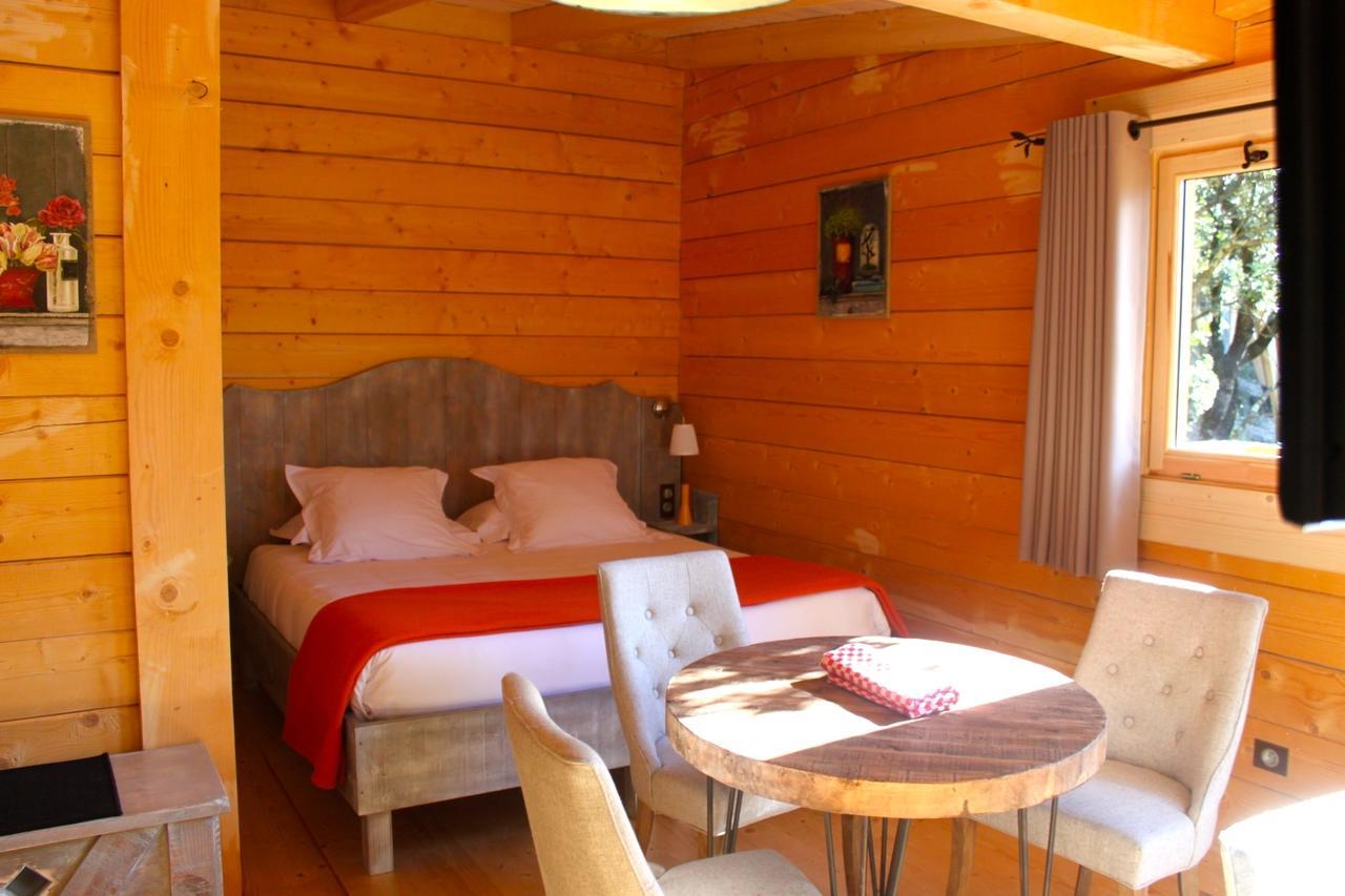 Les Cabanes Dans Les Bois Logis Hotel Villedubert Zimmer foto