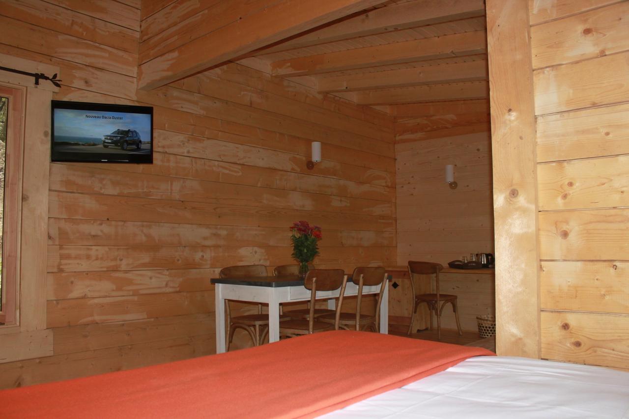 Les Cabanes Dans Les Bois Logis Hotel Villedubert Zimmer foto